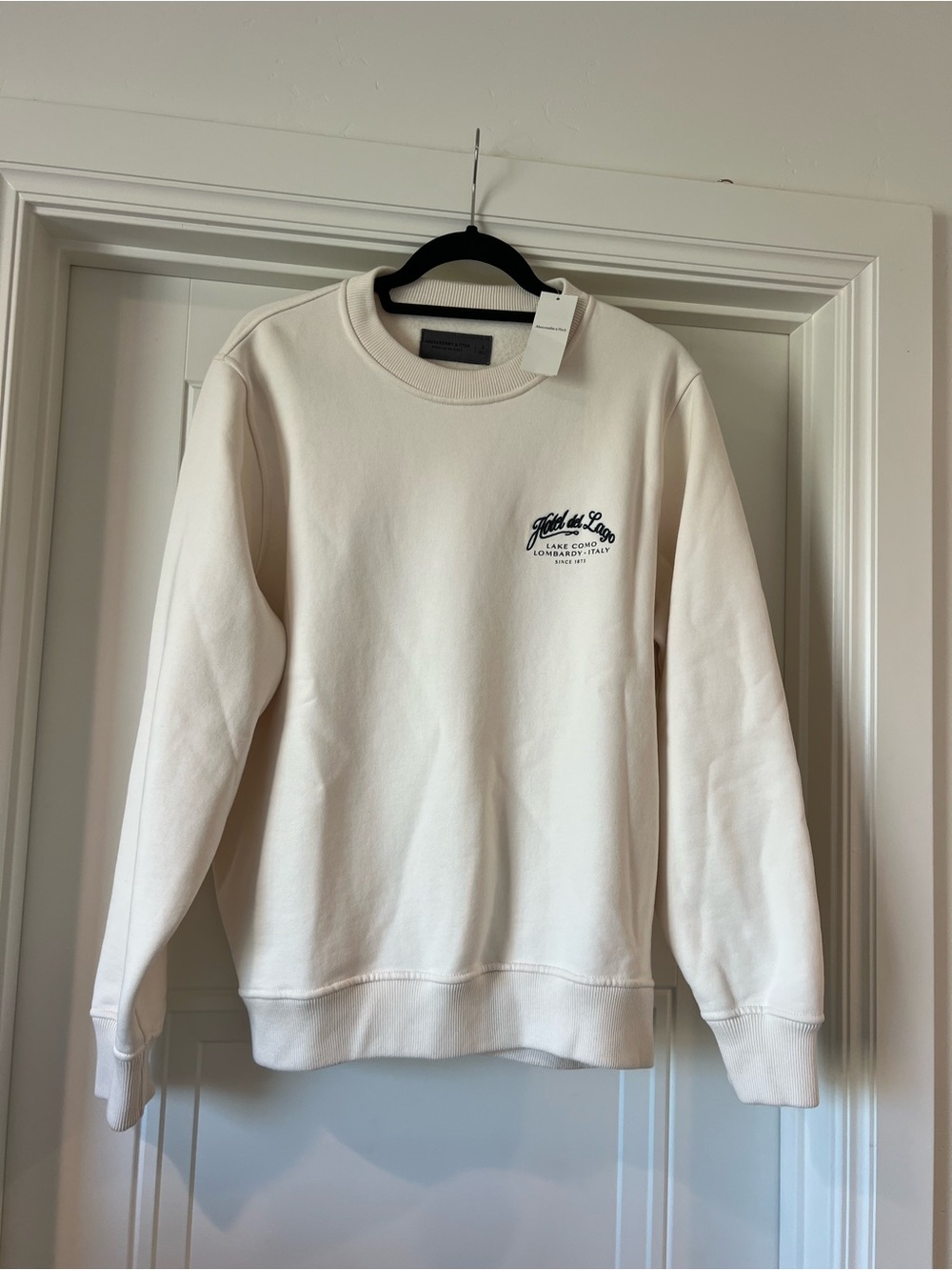Abercrombie & Fitch Cream Crewneck Sweatshirt with Small Logo men’s